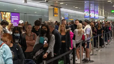 Getty Images Queues at Heathrow Airport on 1 June 2022