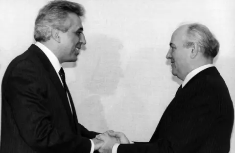 Getty Images Egon Krenz meets Mikhail Gorbachev in Moscow on 1 November 1989