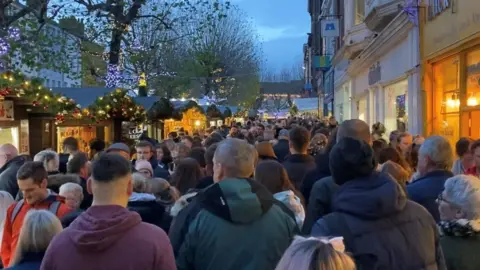 Chloe Laversuch/BBC Crowds at York Christmas Market 2022