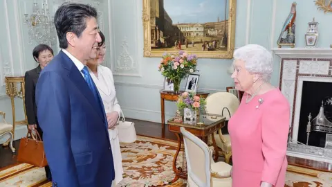 Getty Images The Queen and Abe in 2016