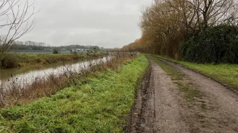 A photo of the muddy path adjacent to the river Mole