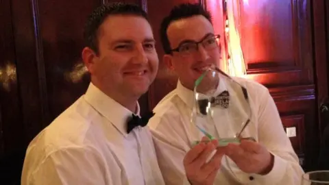 Richard Scott/Neil Lennon Neil Lennon and Richard Scott are award-winning wedding planners