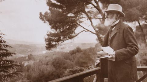 Lord Kelvin on a balcony