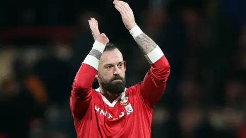 Steven Fletcher applauds Wrexham fans