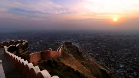 Getty Images A view of Walled city of Jaipur from the Nahargarh Fort hills during the last Sunset of the year 2015 in Jaipur, India , 31 Dec ,2015.