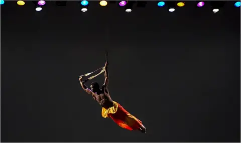 AFP South African artist performs at the French Institute, in Abidjan on Febuary 6, 2019, during second edition Circus Festival.