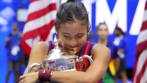 Reuters/USA Today Emma Raducanu with the US Open trophy