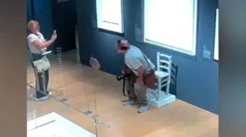 Moment chair breaks in museum 