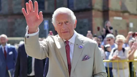 The King waving to the crowd.