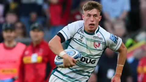 Jack Cotgreave running with the ball