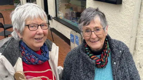 Friends Margaret Williams and Phyllis Williams from Llanfwrog