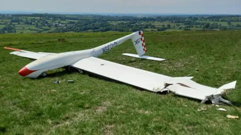 Pilot parachuted from glider after he was unable to control a wing