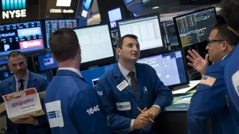 Huw Evans picture agency Traders work after news reports emerged about the Federal Reserve's decision to raise interest rates on the floor of the New York Stock Exchange (NYSE) June 14, 2017 in New York