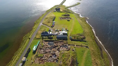 Scott Pike Una veduta aerea del Ness di Brodgar che mostra l'area di perforazione