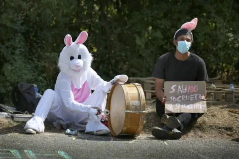Getty Images Demonstration outside T&S Rabbits in East Bridgford on 14 August 2022