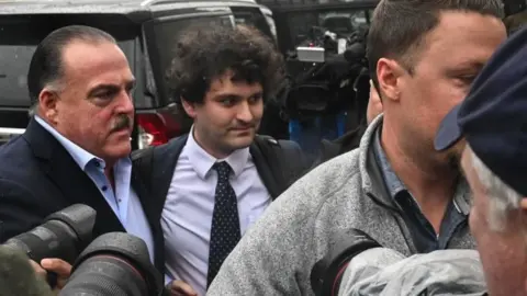 Getty Images sam bankman-fried entering court