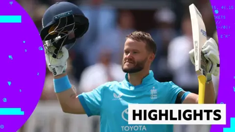 Ben Duckett celebrating bring up 100 runs