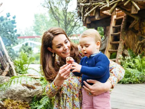 Matt Porteous The Duchess of Cambridge with Prince Louis at the Chelsea Flower Show