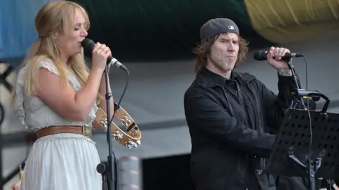 Getty Images Mark Lanegan and Isobel Campbell