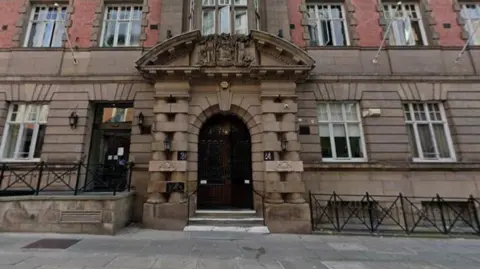 Entrance of Richmond Apart Hotel Liverpool.