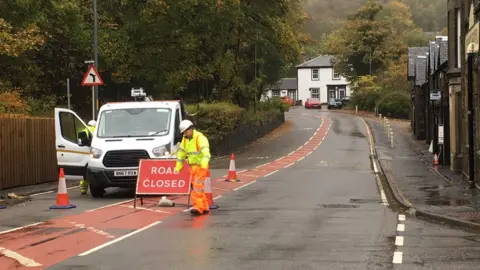 Closure signs on A83