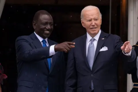 William Ruto and Joe Biden point to the crowd during an official White House event