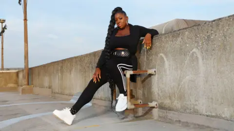 PrettyLittleThing Lioness