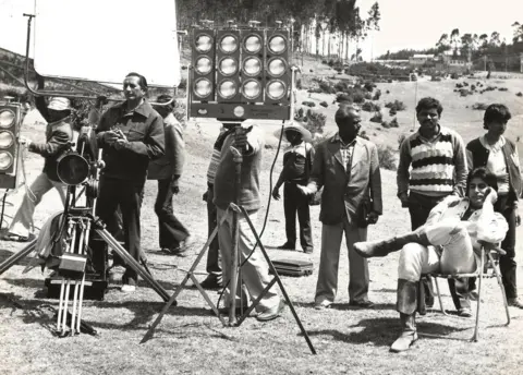 SMM Ausaja archive Amitabh Bachchan