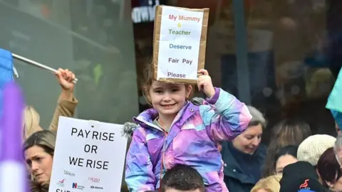 Pacemaker A young girl at a protest in Belfast