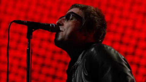 BBC Liam Gallagher do Oasis se apresenta no Roundhouse em Londres em 2008