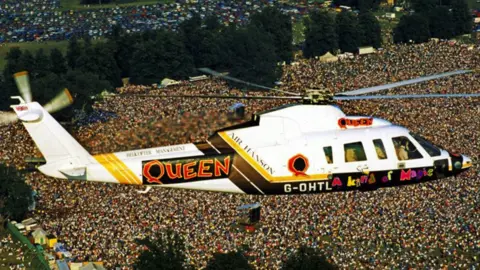 Denis O'Regan Helicopter bringing Queen to Knebworth