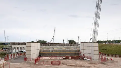HS2 Ltd/ John Zammit Part of the works for the twin box structure at the M42.