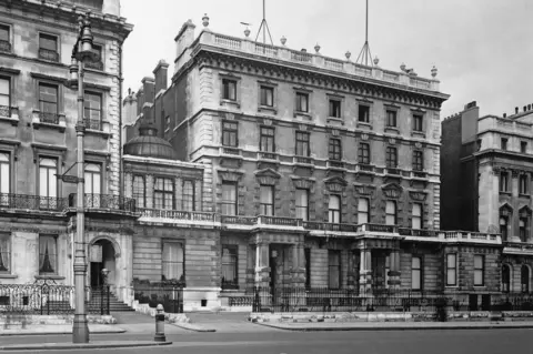 Getty Images 145 Piccadilly, the London home of Prince Albert, Duke of York (later George VI) and Elizabeth, Duchess of York (later Queen Mother) until the abdication, in 1936, of King Edward VIII, 2nd February 1938