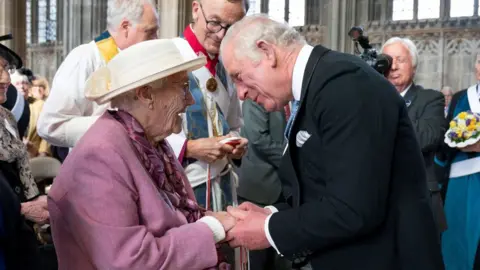 Reuters Prince Charles distributing Maundy money