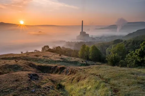 Wesley Kristopher Cloud inversion above Castleton