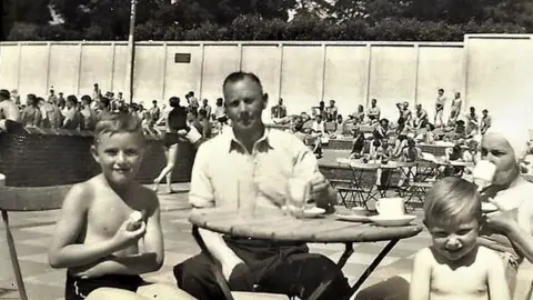 Broomhill Pool Trust A family enjoying a day out at Broomhill Lido, Ipswich in 1948