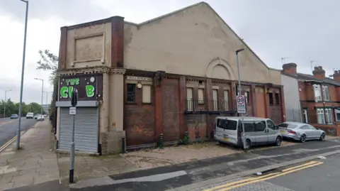 Street view of Ferham Park Avenue in Rotherham 