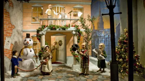 Fenwick Fenwick window Oliver scene 2008
