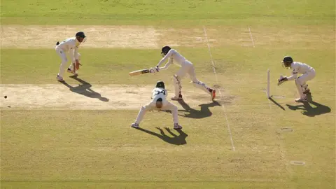 Getty Images : Shubman Gill of India bats during day two of the Fourth Test match in the series between India and Australia at Narendra Modi Stadium on March 10, 2023 in Ahmedabad, India