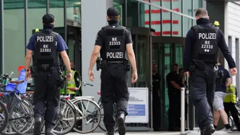 EPA Police at Charité hospital, 24 Aug 20