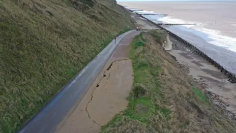 Grant Norman/BBC Vale Road, Mundesley cracks