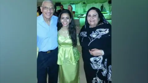 Sholagami family Grandfather and grandmother with grand-daughter