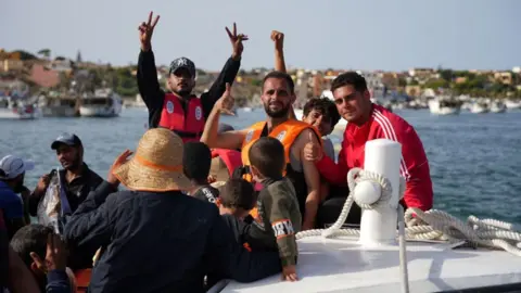 ZAKARIA ABDELKAFI/AFP Migrants arrive in the harbour of Italian island of Lampedusa, on September 18, 2023