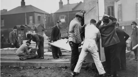 Reg Speller construction underway on a Uni-Seco structure