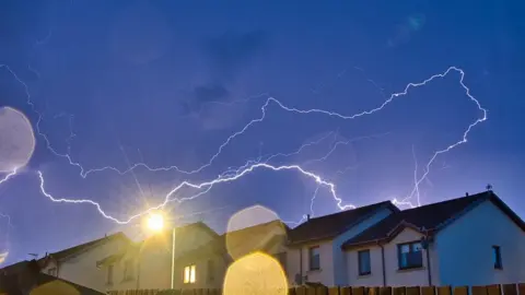 LuckyJim/BBC Weather Watchers Lightning