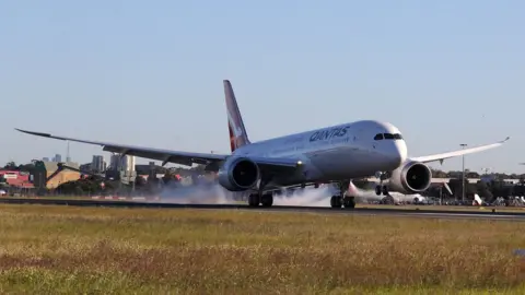 AFP/HANDOUT Qantas Boeing 787 Dreamliner plane landS at Sydney international airport after completing a non-stop test flight from New York