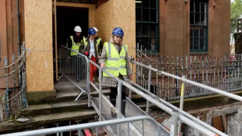 Jessica Lee Joanna Lumley