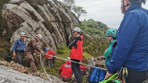 Aberglaslyn MRT rescue team members with ropes