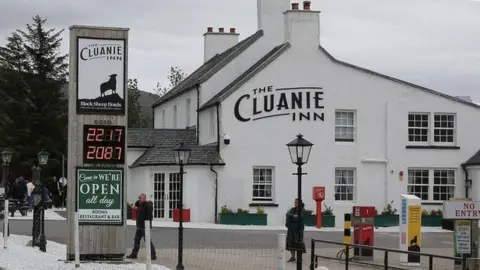 PETER JOLLY NORTHPIX Cluanie Inn