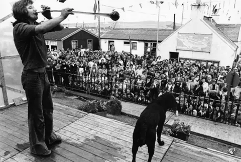 Chick Chalmers 'Yard of Ale' competition, Stromness Shopping Week